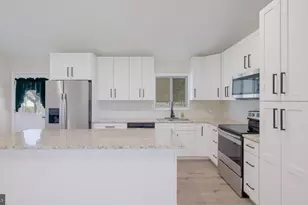 36 Mockorange Ln, Levittown, PA 19054 - Photo 5