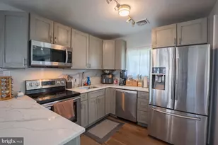 123 Goldenridge Dr, Levittown, PA 19057 - Photo 5