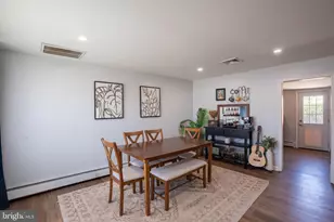 123 Goldenridge Dr, Levittown, PA 19057 - Photo 3