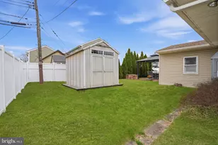 396 Pinewood Dr, Levittown, PA 19054 - Photo 27