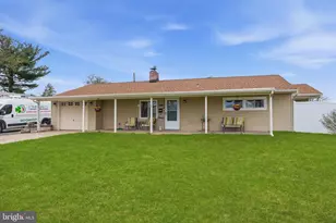 396 Pinewood Dr, Levittown, PA 19054 - Photo 3