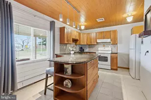 396 Pinewood Dr, Levittown, PA 19054 - Photo 5