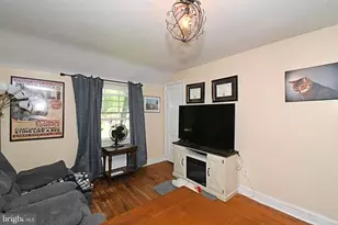 385 E Magnolia Dr, Morrisville, PA 19067 - Photo 39