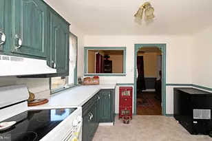 385 E Magnolia Dr, Morrisville, PA 19067 - Photo 17
