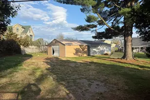 25 Goldengate Rd, Levittown, PA 19057 - Photo 35