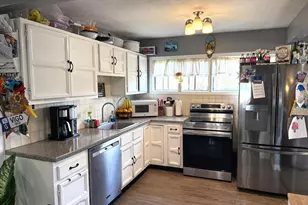 25 Goldengate Rd, Levittown, PA 19057 - Photo 11