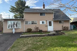 25 Goldengate Rd, Levittown, PA 19057 - Photo 1