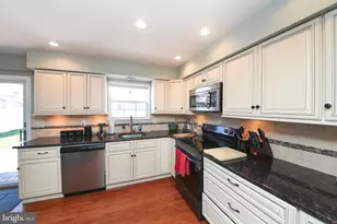 1049 Deerfield Circle, Perkasie, PA 18944 - Photo 9