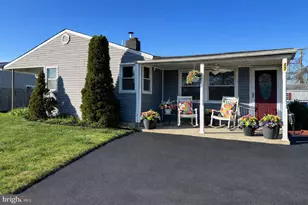 47 Glenwood Ln, Levittown, PA 19055 - Photo 3