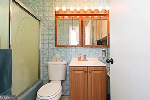 30 Roundwood Ln, Levittown, PA 19055 - Photo 25