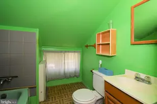 30 Roundwood Ln, Levittown, PA 19055 - Photo 29