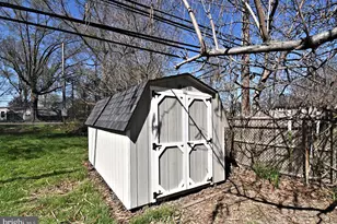 30 Roundwood Ln, Levittown, PA 19055 - Photo 31