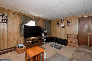 30 Roundwood Ln, Levittown, PA 19055 - Photo 17