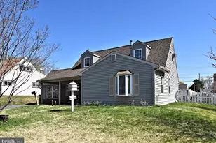 127 Hedge Rd, Levittown, PA 19056 - Photo 3