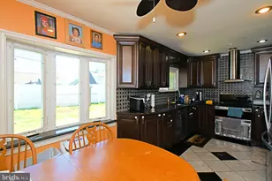 127 Hedge Rd, Levittown, PA 19056 - Photo 9