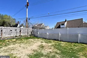 127 Hedge Rd, Levittown, PA 19056 - Photo 31