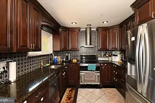 127 Hedge Rd, Levittown, PA 19056 - Photo 11