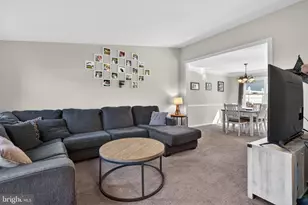 329 Canterbury Ct, Newtown, PA 18940 - Photo 3