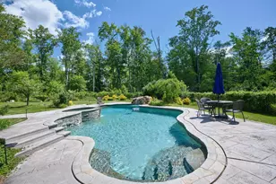 5765 Valley Stream Dr, Doylestown, PA 18902 - Photo 3