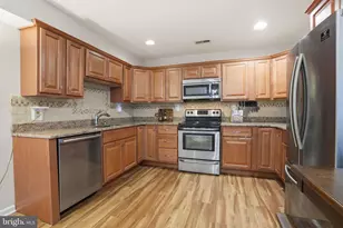 35 Ember Ln, Levittown, PA 19054 - Photo 9