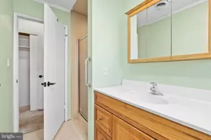 18 S Forsythia Dr S, Levittown, PA 19056 - Photo 21