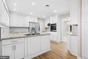 18 S Forsythia Dr S, Levittown, PA 19056 - Photo 7
