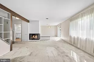 18 S Forsythia Dr S, Levittown, PA 19056 - Photo 17