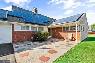 18 S Forsythia Dr S, Levittown, PA 19056 - Photo 29