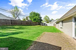 18 S Forsythia Dr S, Levittown, PA 19056 - Photo 37