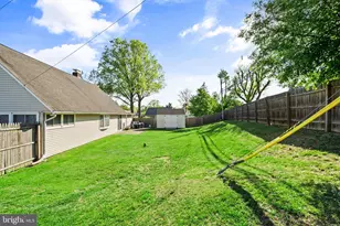 18 S Forsythia Dr S, Levittown, PA 19056 - Photo 39