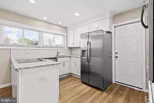 18 S Forsythia Dr S, Levittown, PA 19056 - Photo 3