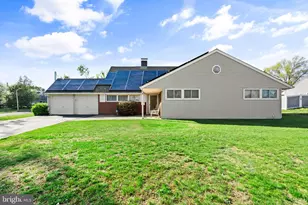 18 S Forsythia Dr S, Levittown, PA 19056 - Photo 27