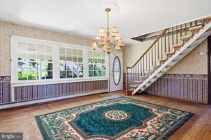 35 Robin Hill Ln, Levittown, PA 19055 - Photo 9