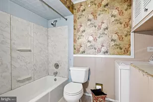 35 Robin Hill Ln, Levittown, PA 19055 - Photo 17