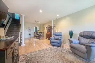 138 Mulberry Dr, Holland, PA 18966 - Photo 3
