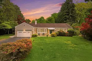 162 Valley Dr, Southampton, PA 18966 - Photo 1