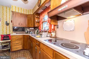 29 W Creamery Rd, Trumbauersville, PA 18970 - Photo 15