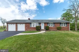 29 W Creamery Rd, Trumbauersville, PA 18970 - Photo 3