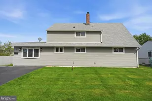 7 Wildflower Rd, Levittown, PA 19057 - Photo 1