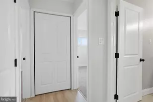 7 Wildflower Rd, Levittown, PA 19057 - Photo 11