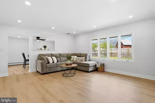 7 Wildflower Rd, Levittown, PA 19057 - Photo 7