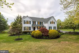 4880 Hunt Field Dr, Doylestown, PA 18902 - Photo 3