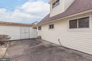 131 Hedge Rd, Levittown, PA 19056 - Photo 19
