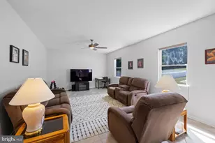 2365 Willow Stream Dr, Quakertown, PA 18951 - Photo 5