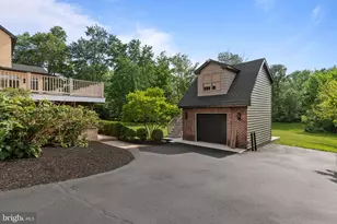 102 Pickwick Dr, Doylestown, PA 18901 - Photo 87