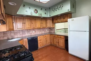 323 Walnut St, Bristol, PA 19007 - Photo 9