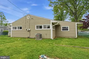 47 Thornyapple Ln, Levittown, PA 19054 - Photo 39
