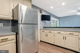 47 Thornyapple Ln, Levittown, PA 19054 - Photo 19