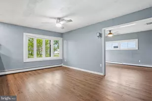 47 Thornyapple Ln, Levittown, PA 19054 - Photo 5
