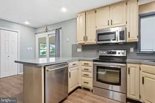 47 Thornyapple Ln, Levittown, PA 19054 - Photo 19